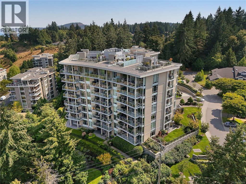 202 5388 Hill Rise Terr, Saanich