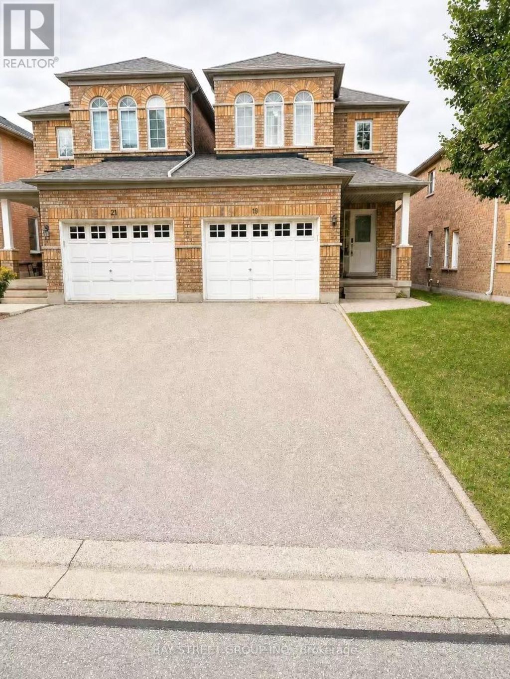Upper - 19 Casabel Drive, Vaughan (vellore Village)