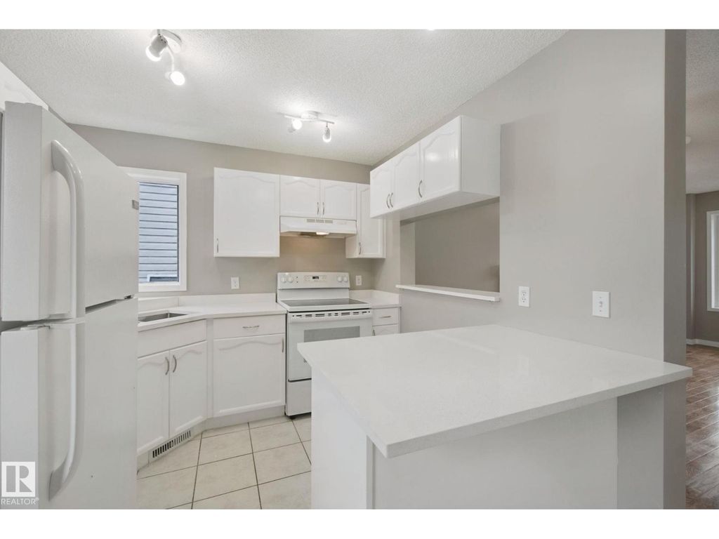 3104 32 Av Nw, Edmonton