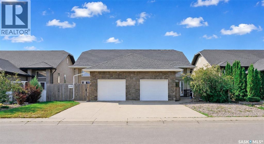 215 Augusta Boulevard, Warman