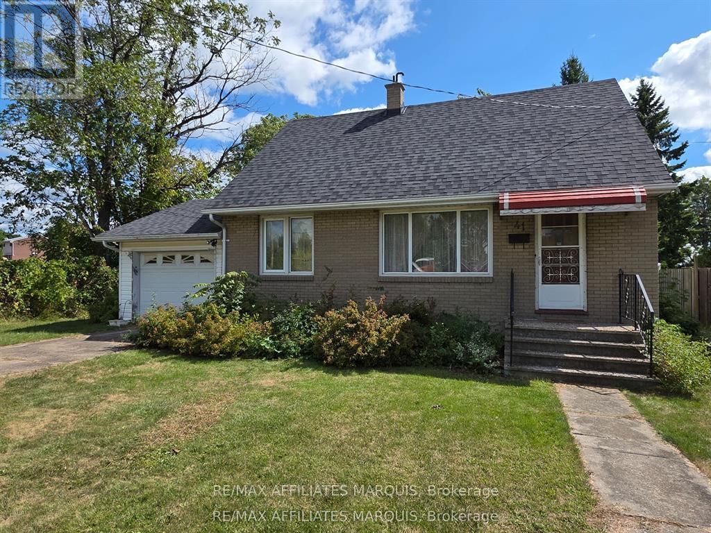 41 Elgin Street W, Smiths Falls