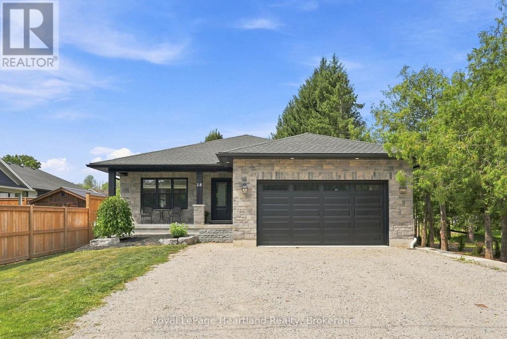 18 Geddes Street W, Minto