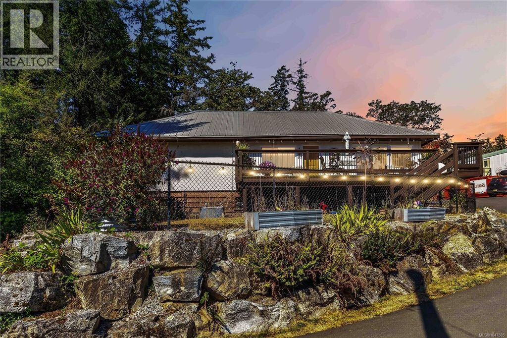 284 Prospect Lake Rd, Saanich