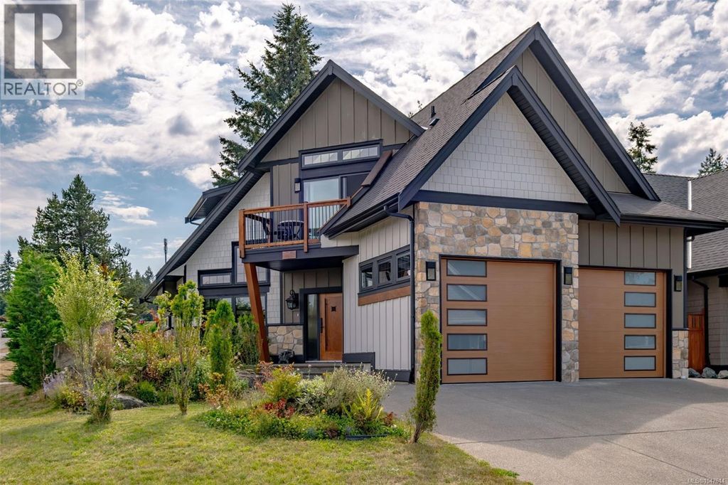 492 Cottage Dr, Qualicum Beach