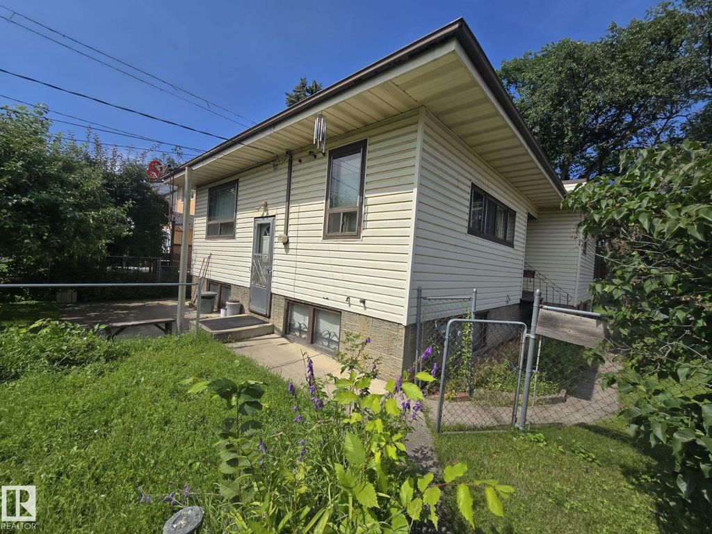 9839 81 Av Nw, Edmonton