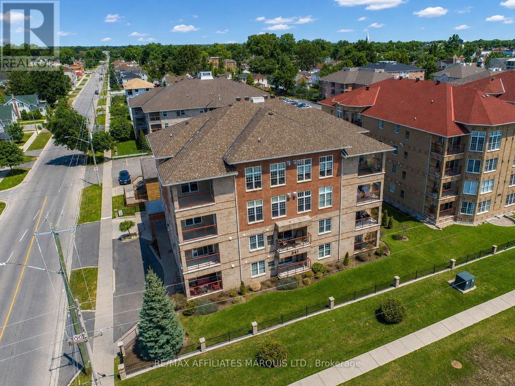 402 - 341 Water Street W, Cornwall