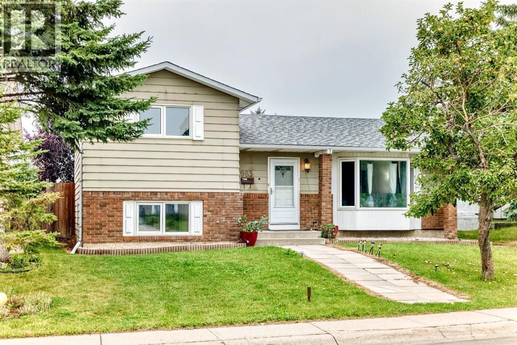 983 Rundlecairn Way Ne, Calgary