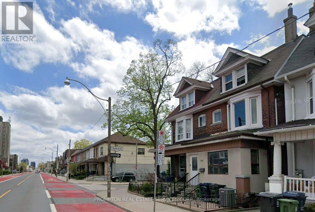 700 Dufferin Street, Toronto (little Portugal)