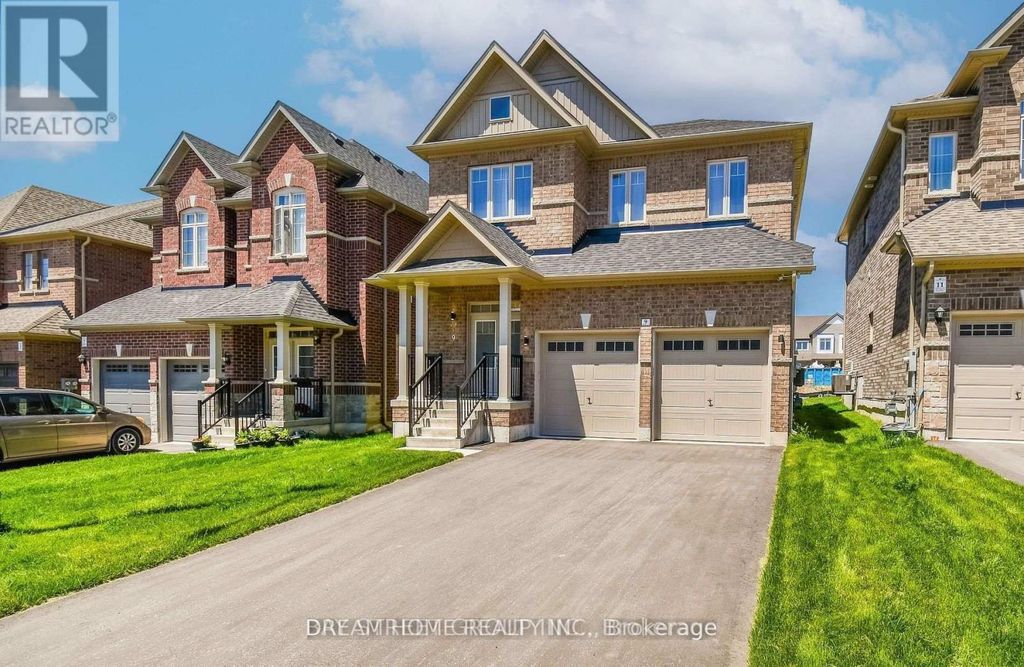 9 Copperhill Heights, Barrie