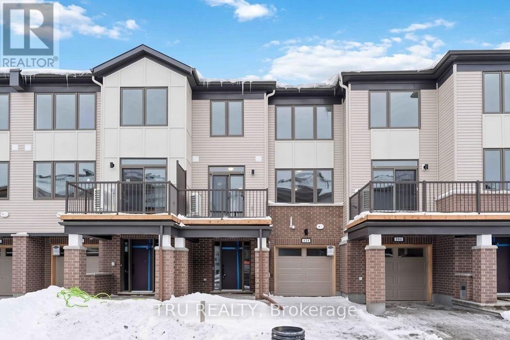 239 Anyolite Private, Ottawa
