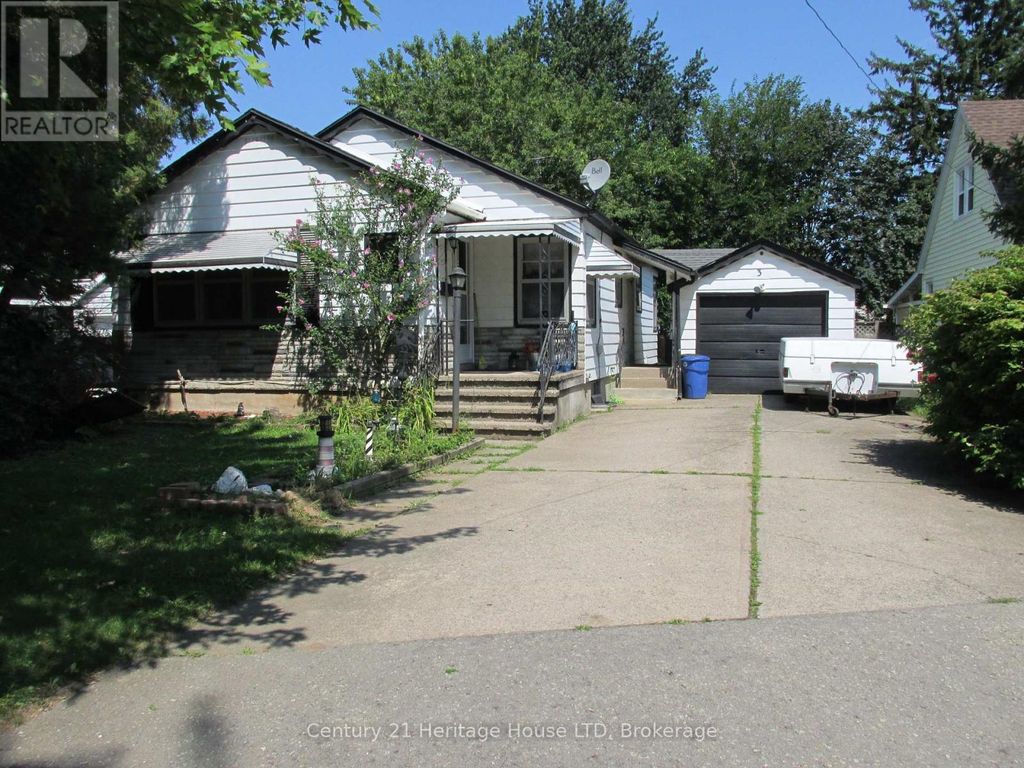 3 Melba Road, St. Catharines (carlton/bunting)