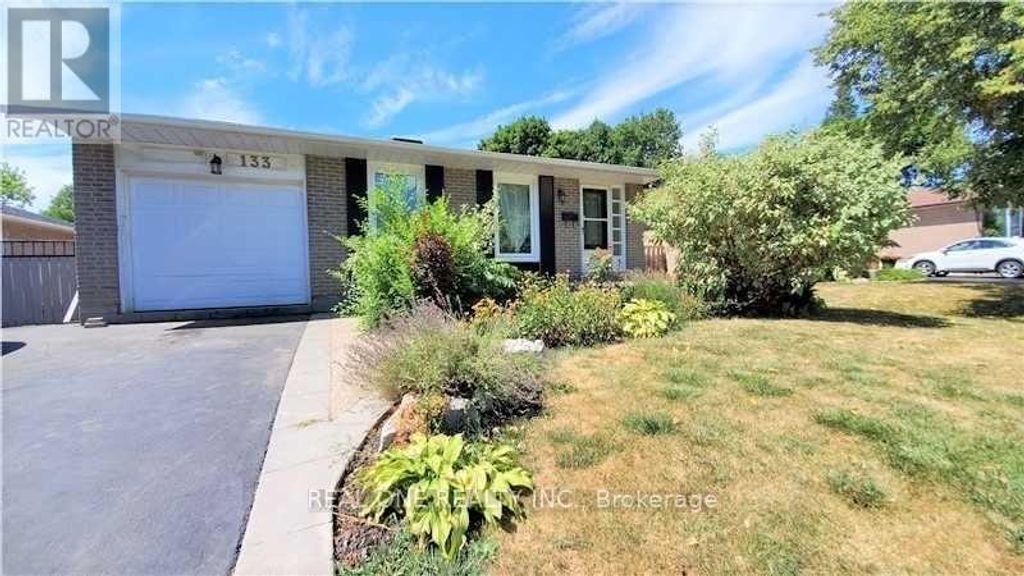#upper - 133 Mccraney Street, Oakville (cp College Park)