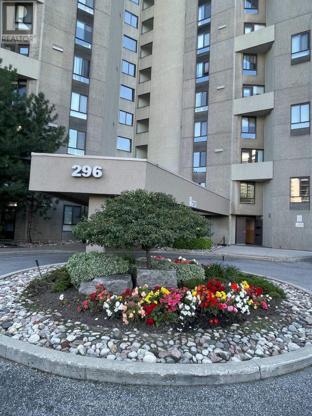 A15 - 296 Mill Road, Toronto (markland Wood)