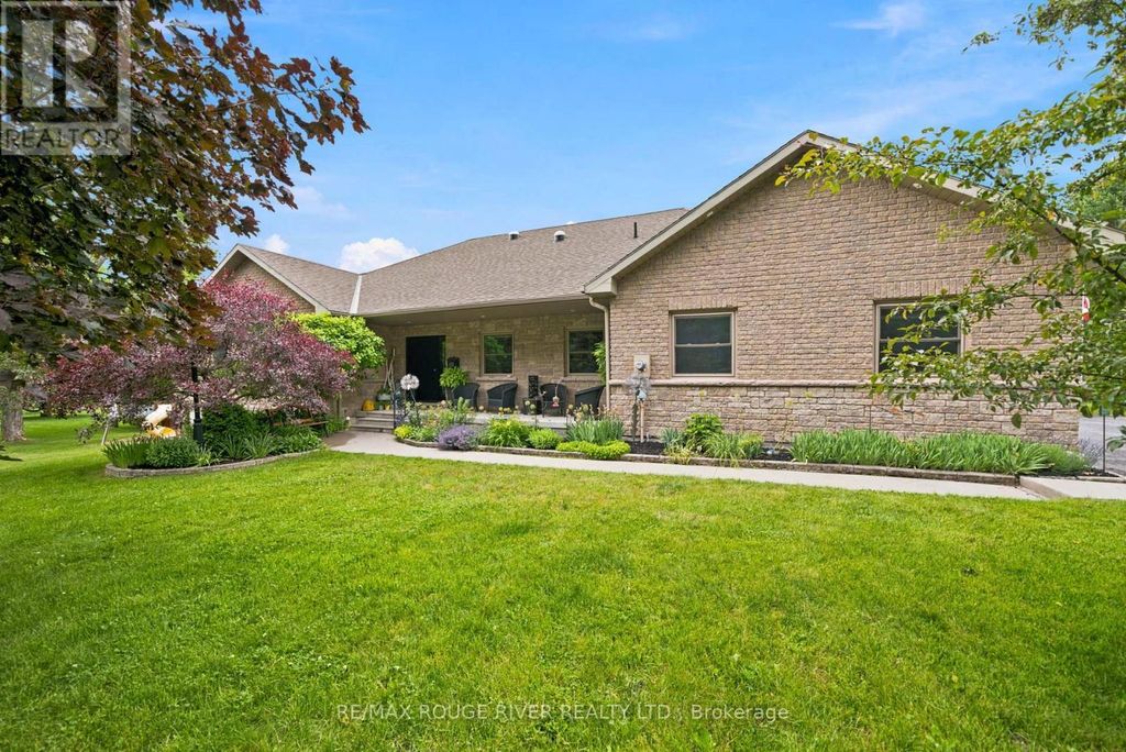 9866 Ellis Road, Hamilton Township