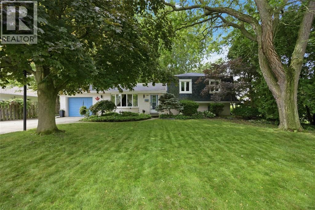 215 Turnbull Avenue, Wallaceburg
