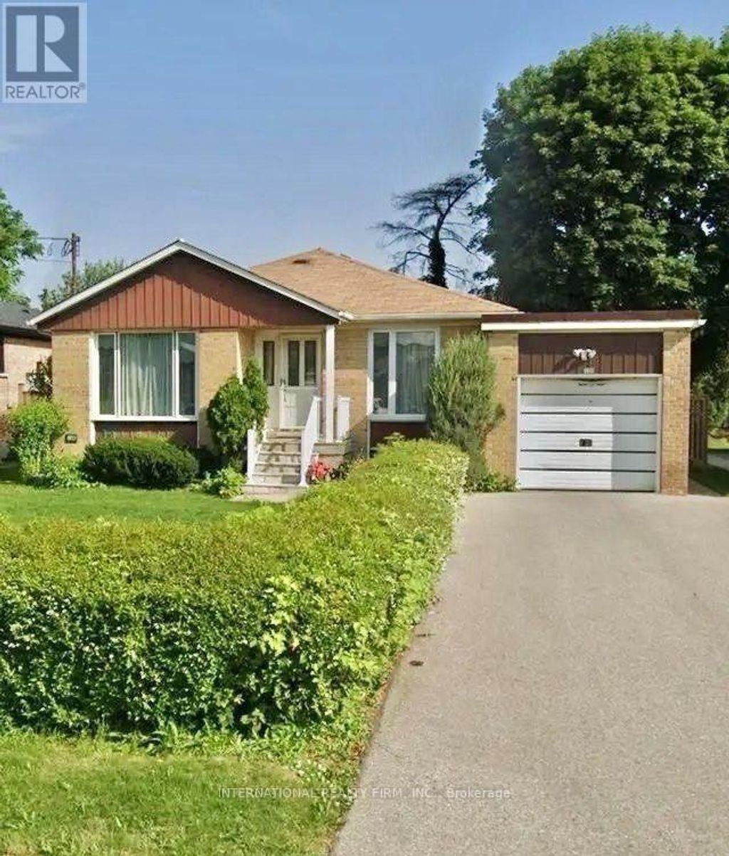 198 Waterloo Avenue, Toronto (bathurst Manor)