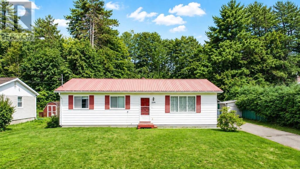 1144 Aalders Avenue, New Minas
