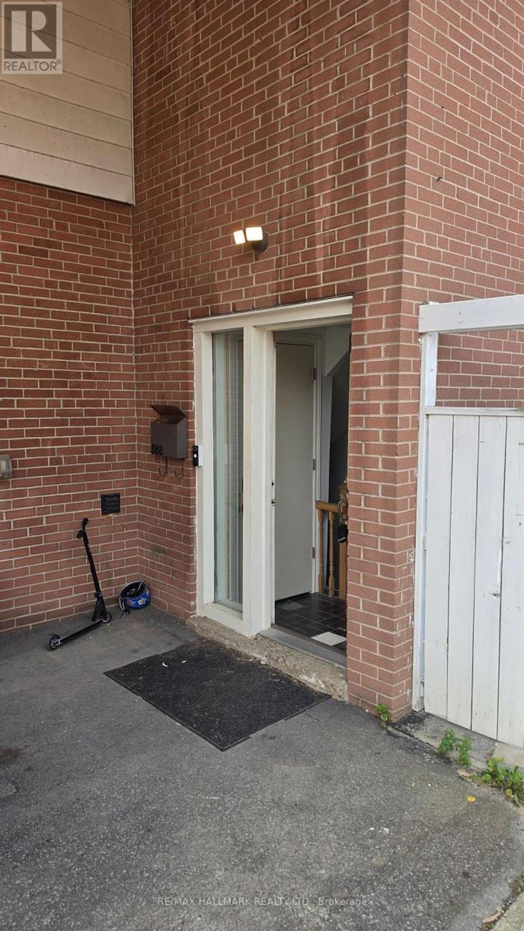 Room 2 - 888 Krosno Boulevard, Pickering (bay Ridges)