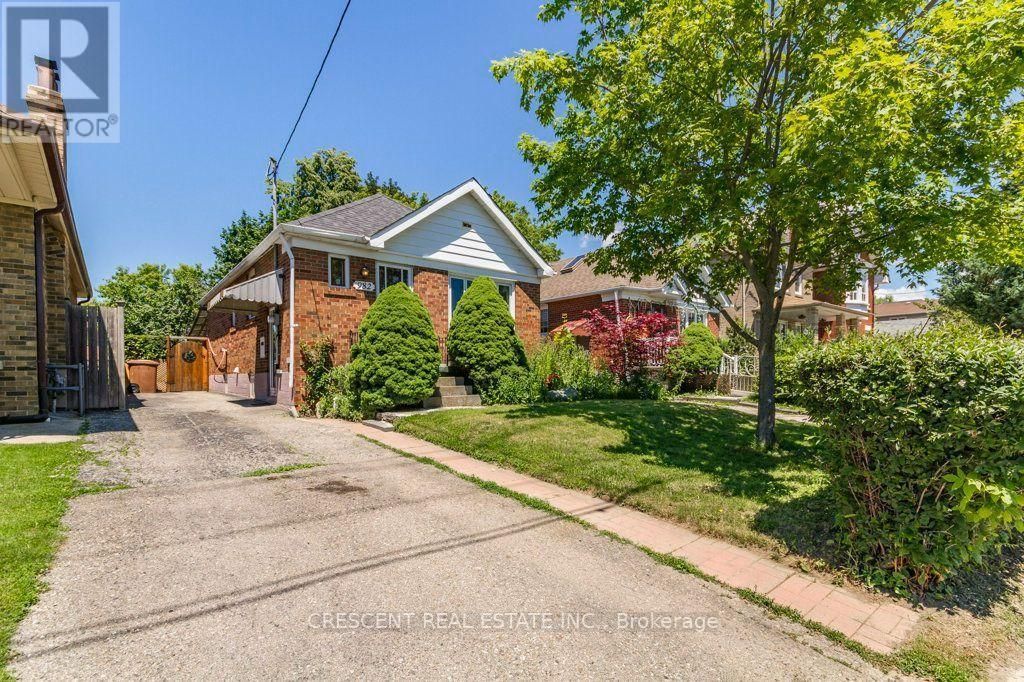 982 Briar Hill Avenue, Toronto (briar Hill-Belgravia)