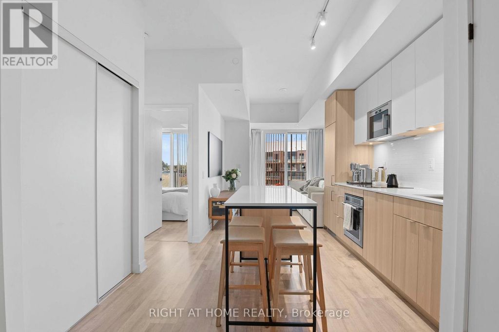 403 - 220 Missinnihe Way, Mississauga (port Credit)