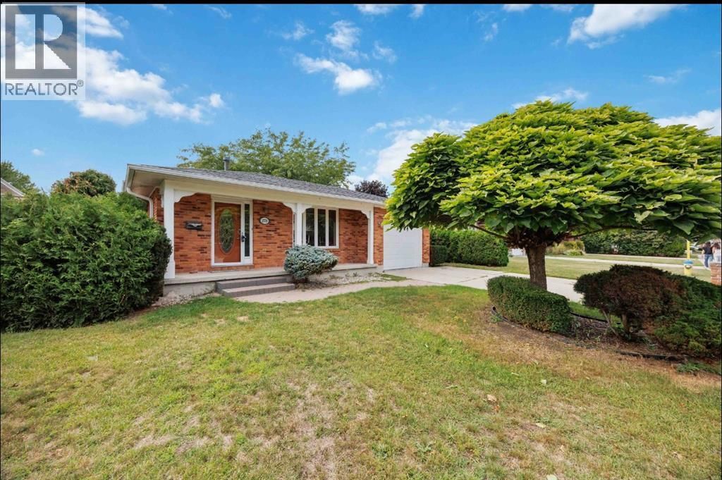 273 Twin Lakes Drive, Sarnia