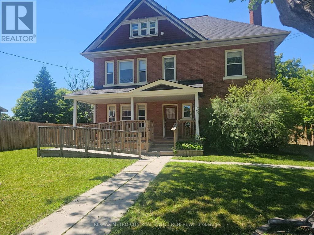94 Argyle Street N, Renfrew