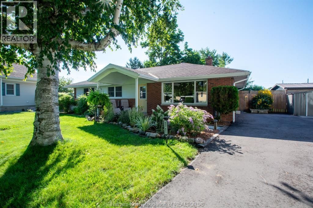 11 Oriole Parkway, Chatham