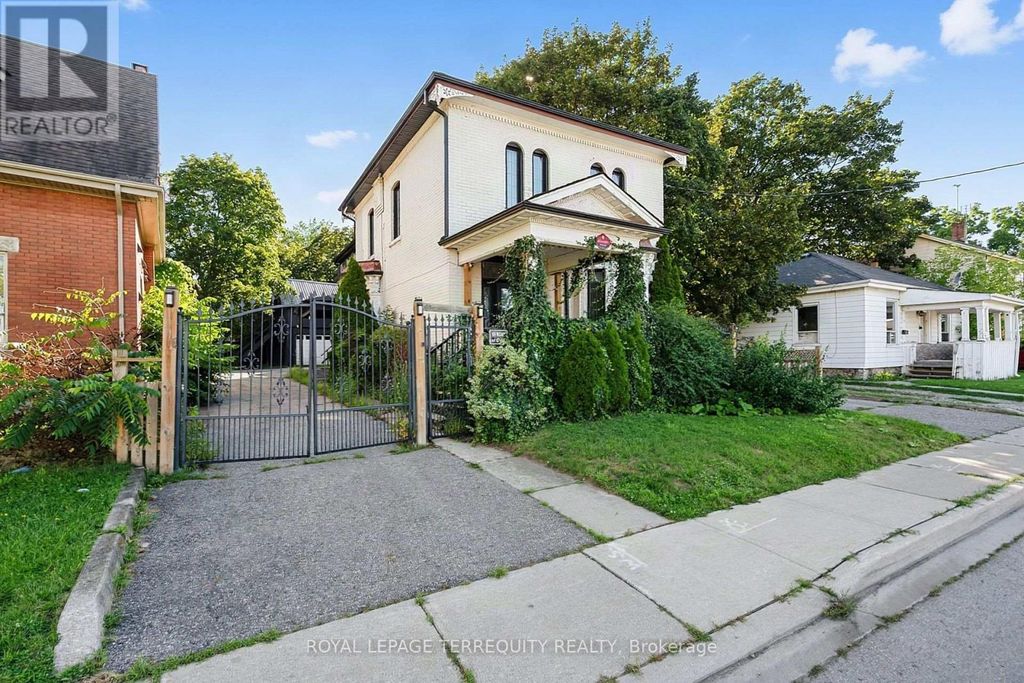 35 Elizabeth Street N, Brampton (downtown Brampton)
