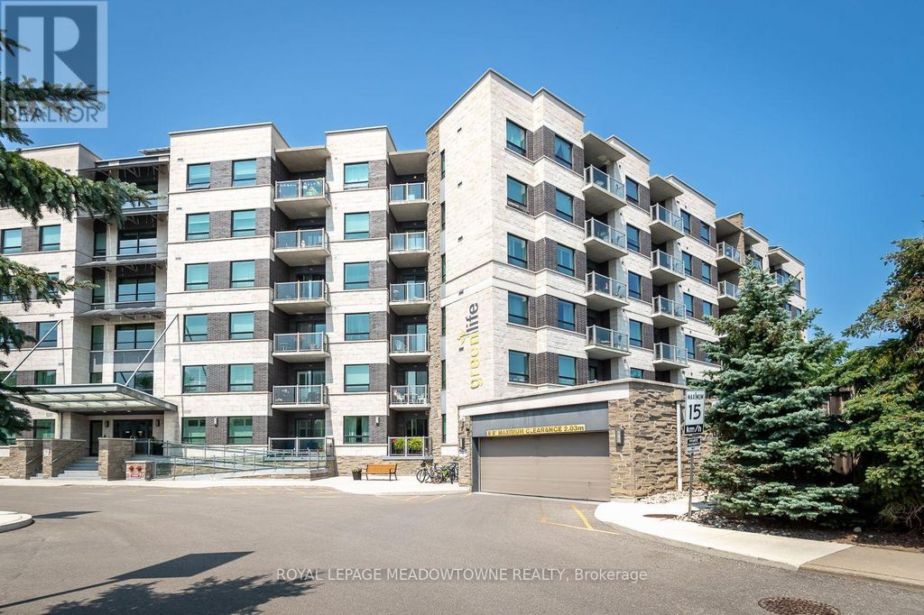 302 - 383 Main Street, Milton (om Old Milton)