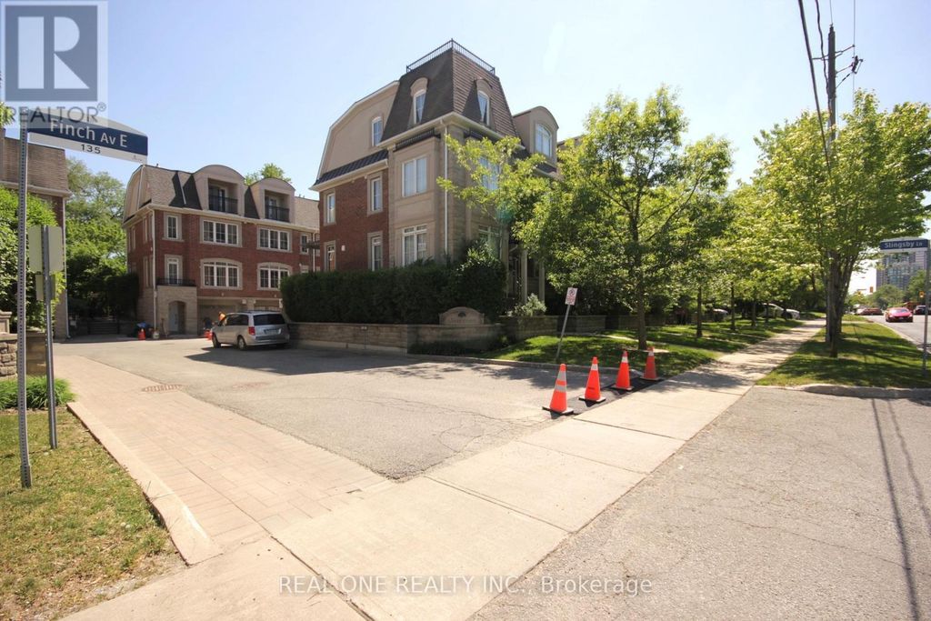 7 Slingsby Lane, Toronto (willowdale East)