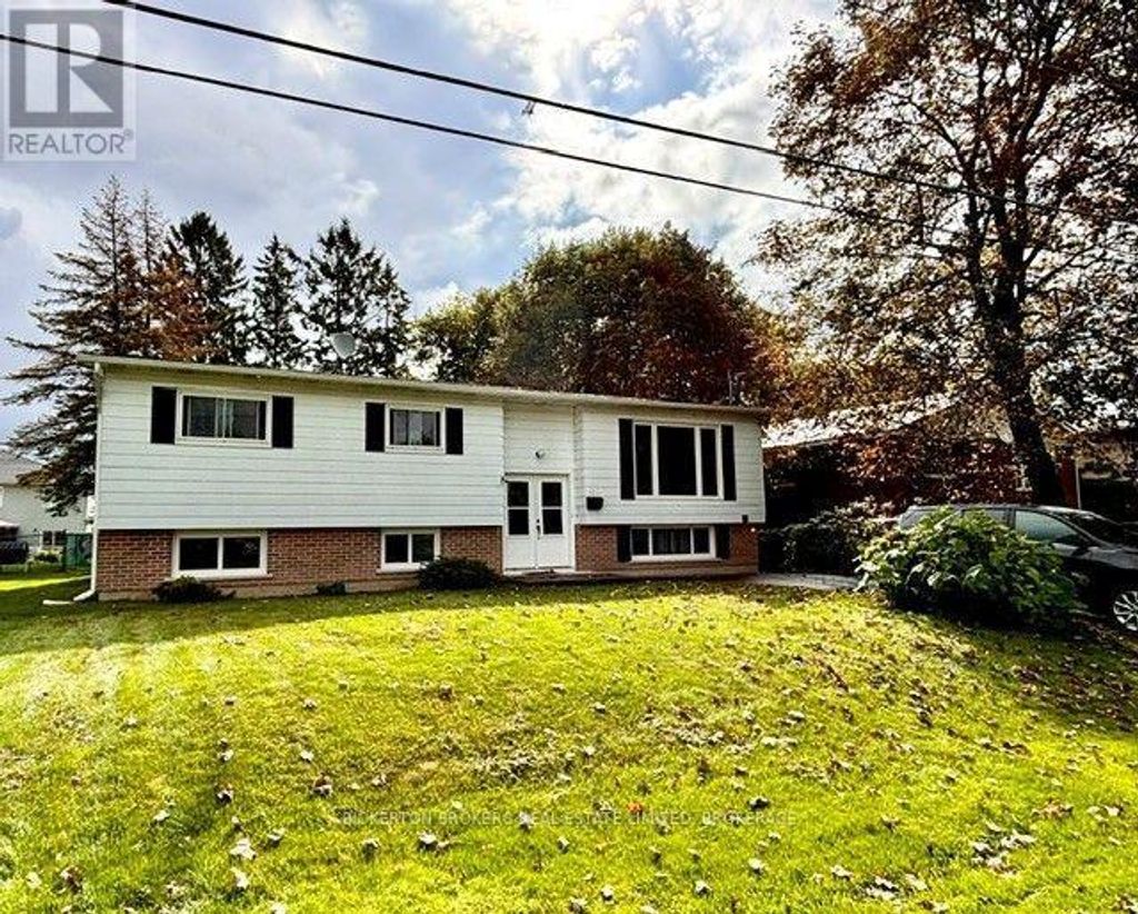 355 Oak Street, Gananoque