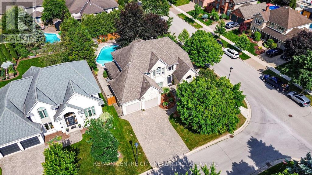 2 Havenwood Way, London North (north O)