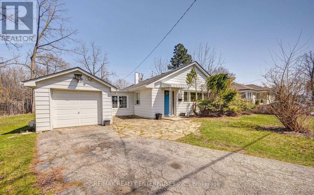 1235 Old River Road, Mississauga (mineola)