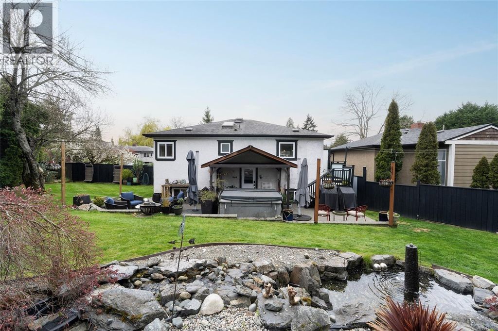 870 Pendene Pl, Saanich