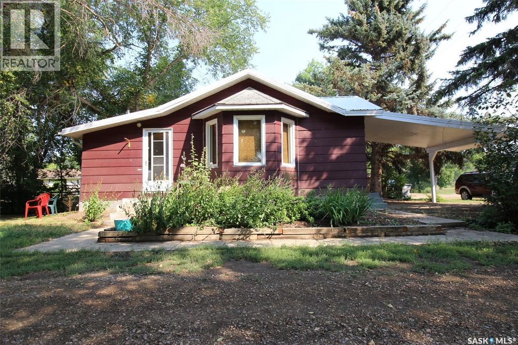 216 Spruce Avenue N, Eastend