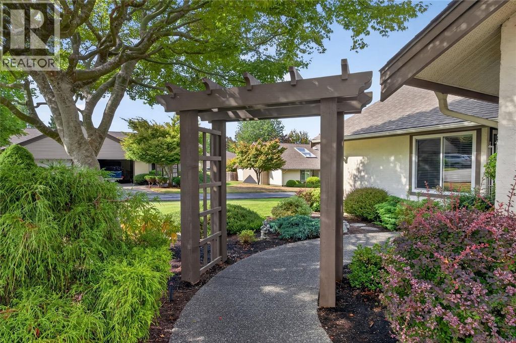 1 885 Berwick Rd S, Qualicum Beach
