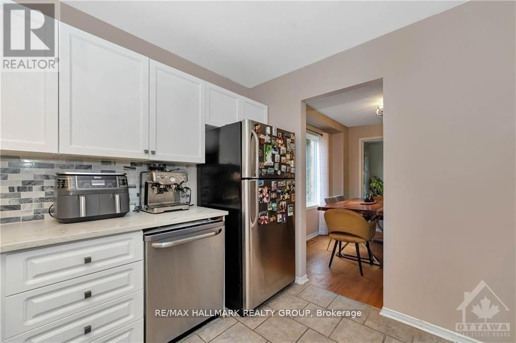 17 Ravenscroft Court, Ottawa