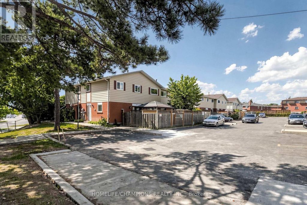 18 - 18 San Vito Way, Toronto (glenfield-Jane Heights)