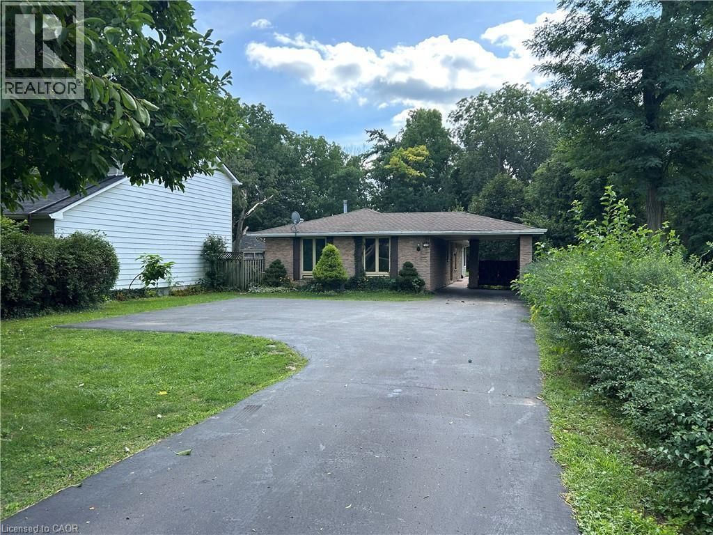 90 Queensway E, Simcoe