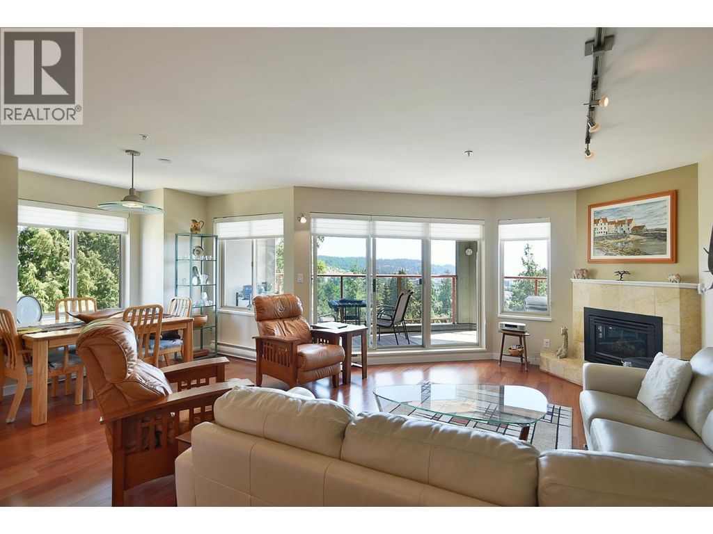 301 5780 Trail Avenue, Sechelt