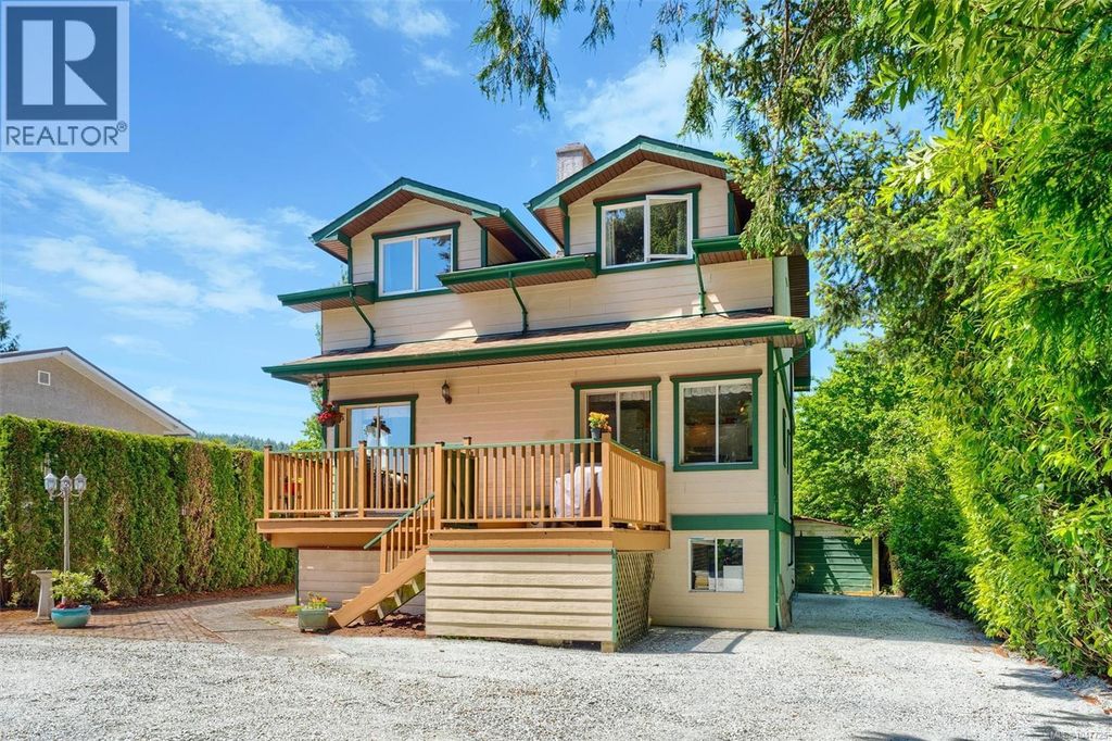 9220 East Saanich Rd, North Saanich