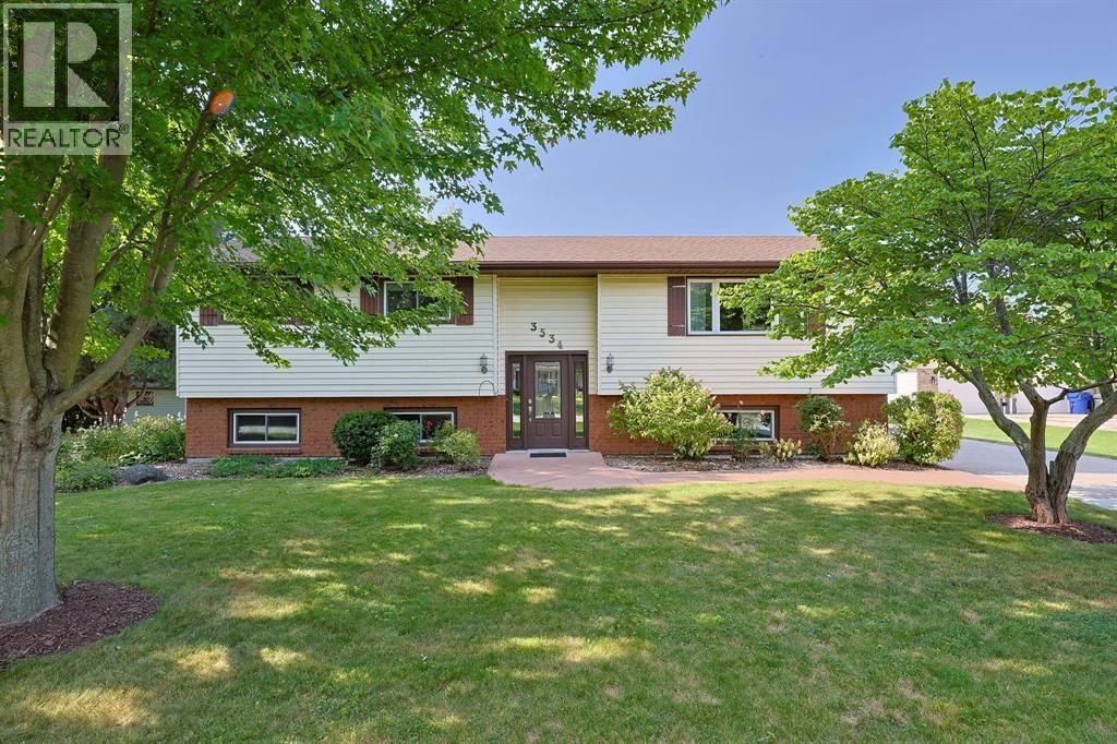 3534 Clarence Street, Plympton-Wyoming