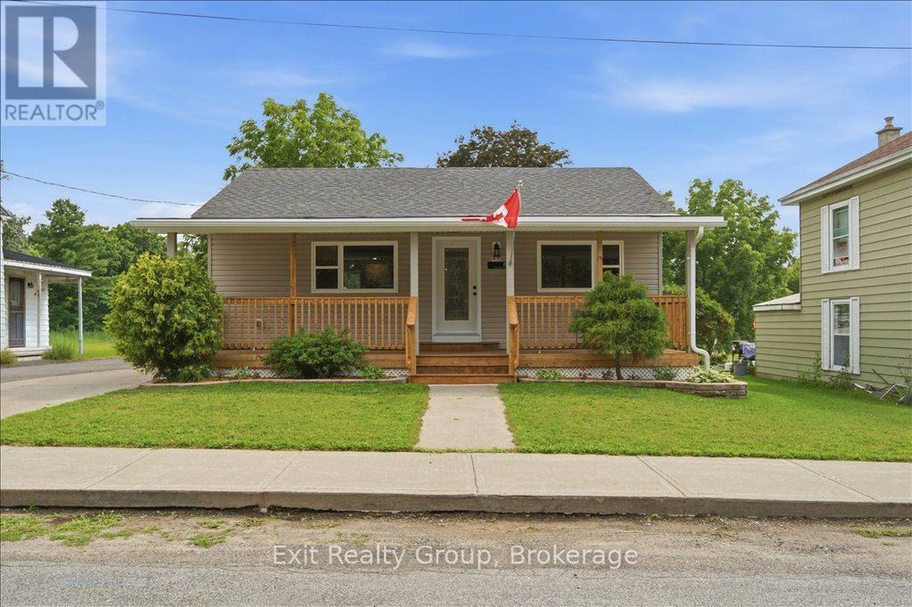 8 Albert Street, Prince Edward County (picton Ward)