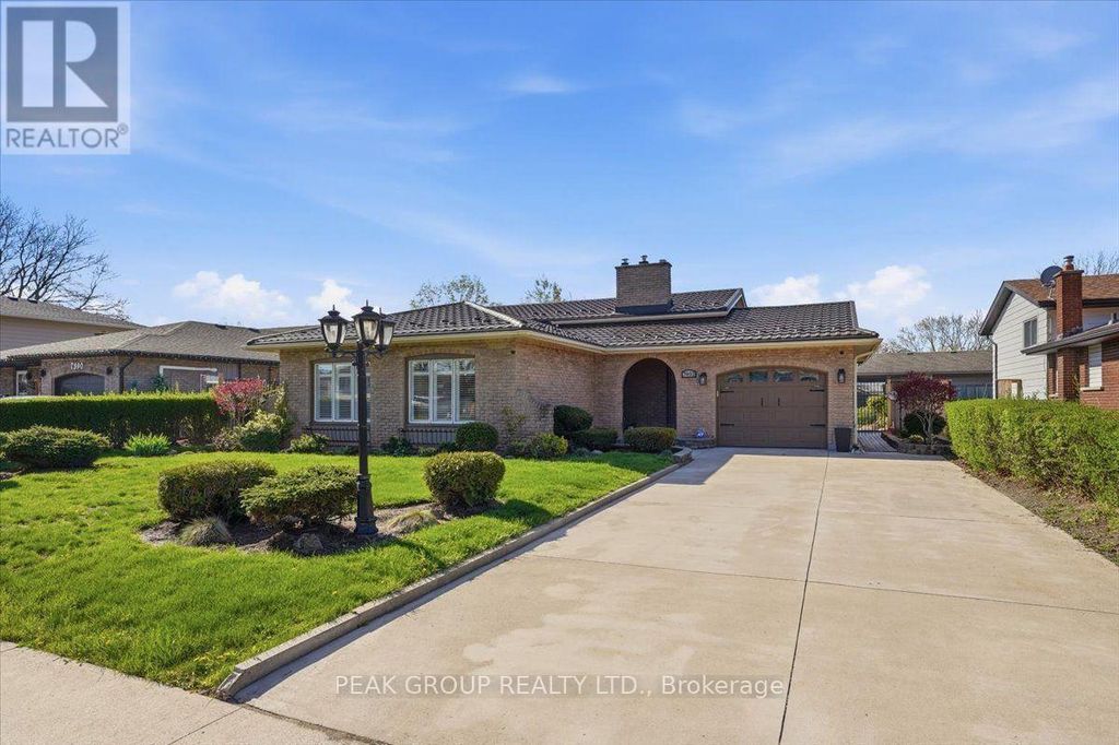 7402 Westfield Drive, Niagara Falls (casey)