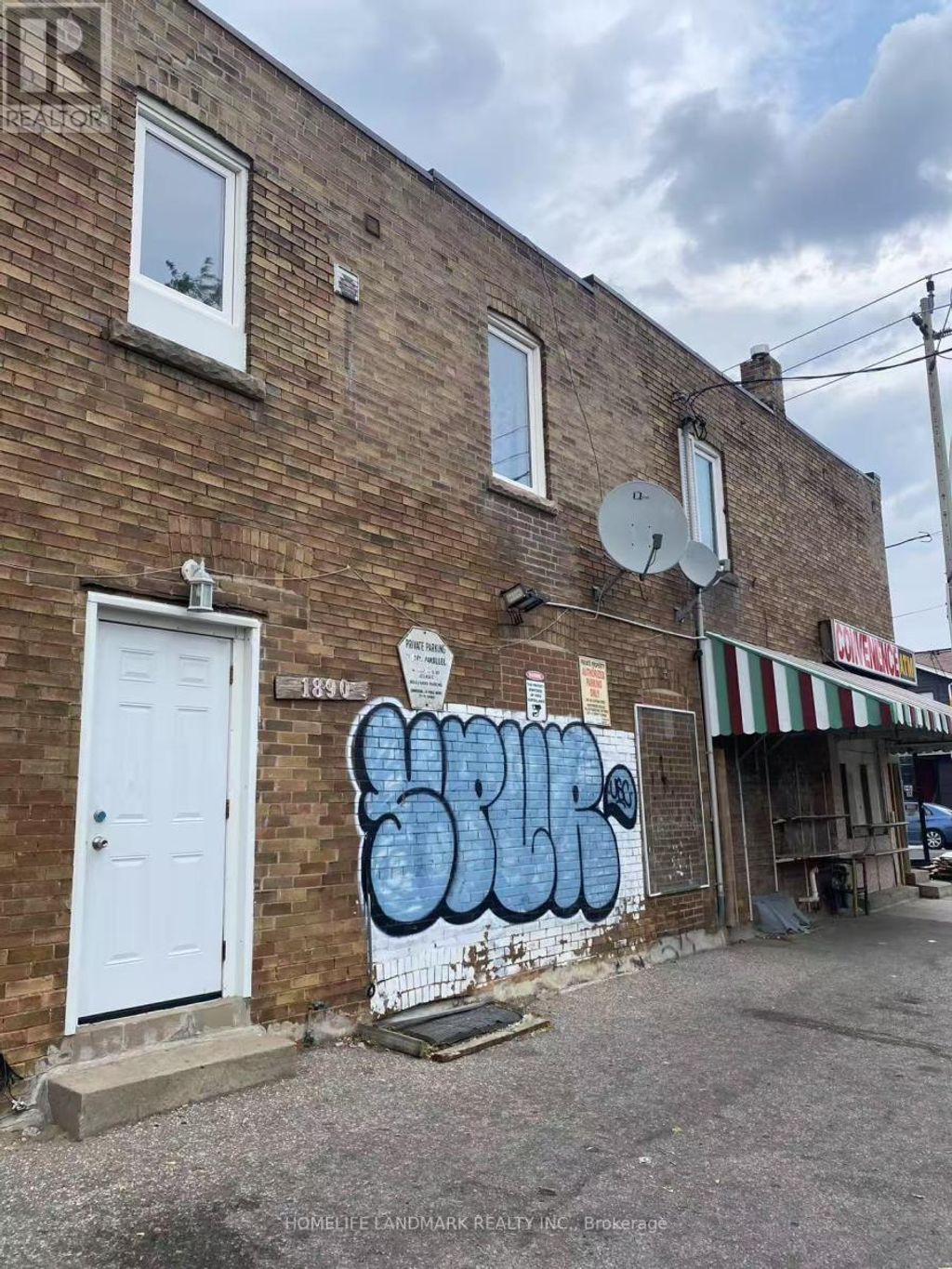 Second Floor - 1890 Dufferin Street, Toronto (corso Italia-Davenport)