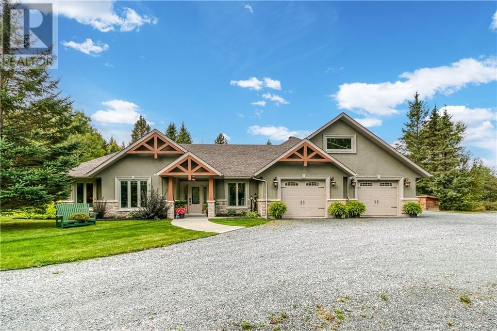 5119 Desmarais Road, Hanmer