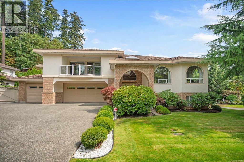 948 Boulderwood Rise, Saanich