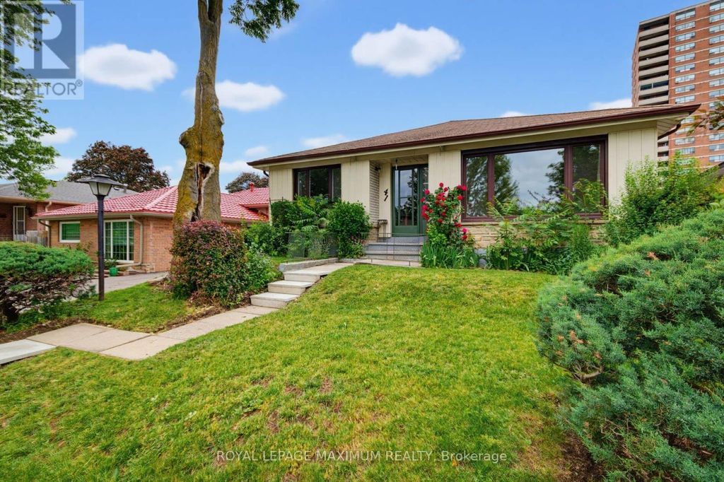 41 Strathavon Drive, Toronto (mount Olive-Silverstone-Jamestown)