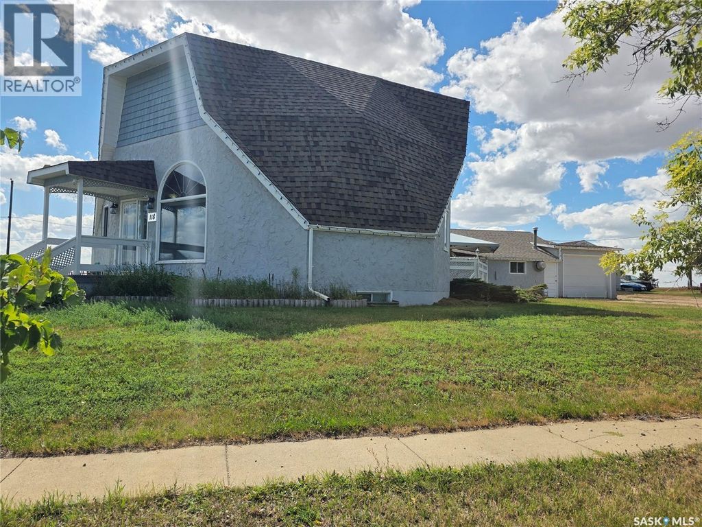 118 1st Avenue W, Lake Diefenbaker