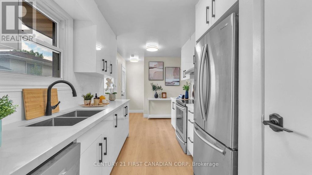 167 Carlyle Drive, London East (east I)